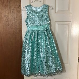 Sequined girls dress 👗